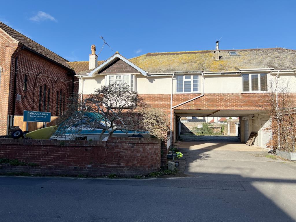 Lot: 148 - TWO-BEDROOM COACH HOUSE FOR UPDATING - General view of front of property